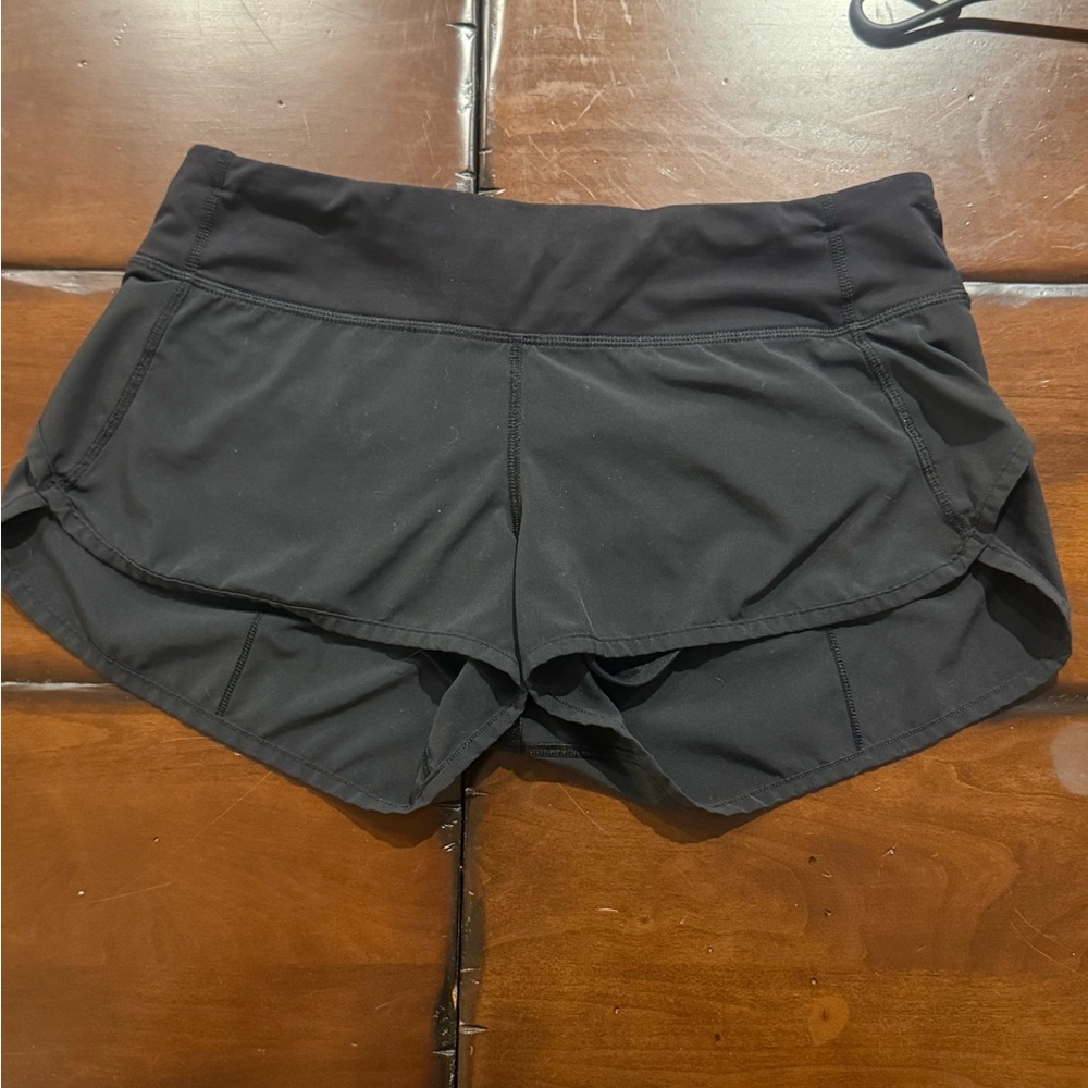 Lululemon black speed up shorts sz 6 2.5” EUC